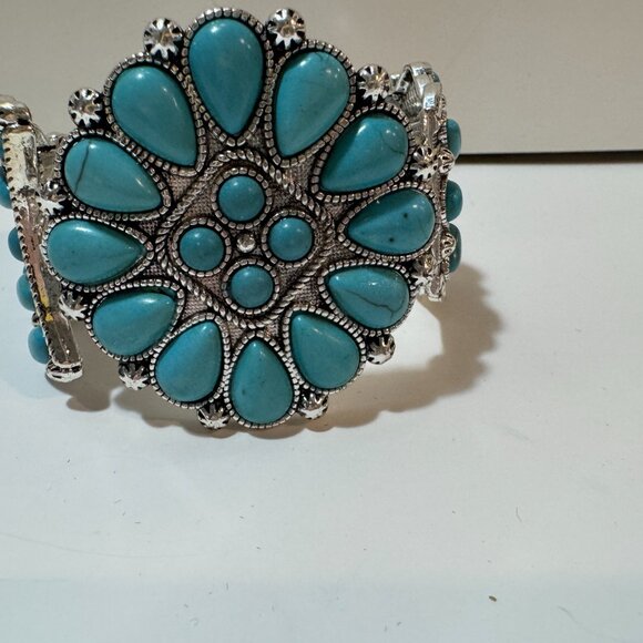 Plunder Turquoise Statement Cuff Bracelet 🌵 Bold and beautiful silver-toned - Picture 2 of 7